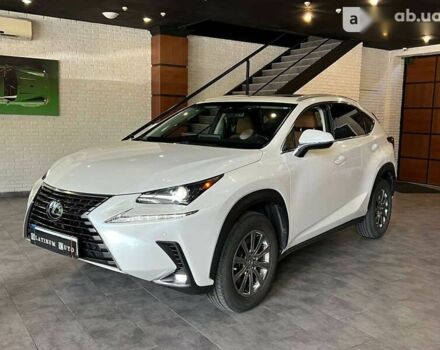 Лексус НХ, объемом двигателя 2 л и пробегом 35 тыс. км за 35900 $, фото 2 на Automoto.ua