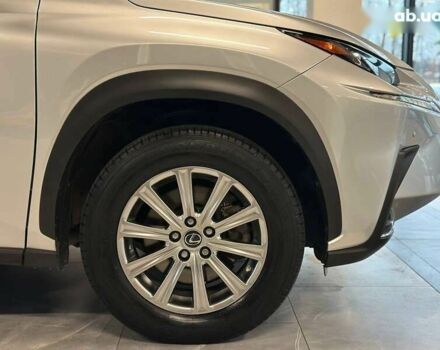 Лексус НХ, объемом двигателя 0 л и пробегом 100 тыс. км за 32900 $, фото 2 на Automoto.ua