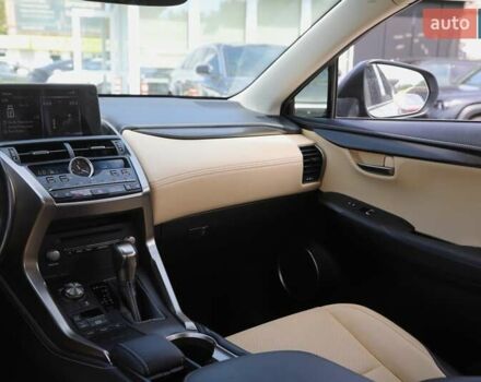 Лексус НХ, объемом двигателя 2 л и пробегом 78 тыс. км за 30500 $, фото 12 на Automoto.ua