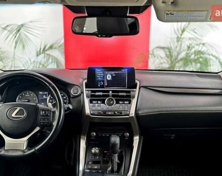 Лексус НХ, объемом двигателя 2 л и пробегом 167 тыс. км за 27040 $, фото 5 на Automoto.ua