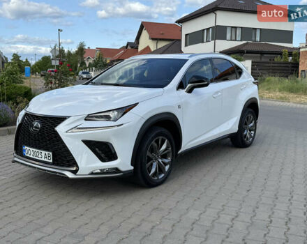 Лексус НХ, объемом двигателя 2 л и пробегом 80 тыс. км за 31000 $, фото 1 на Automoto.ua