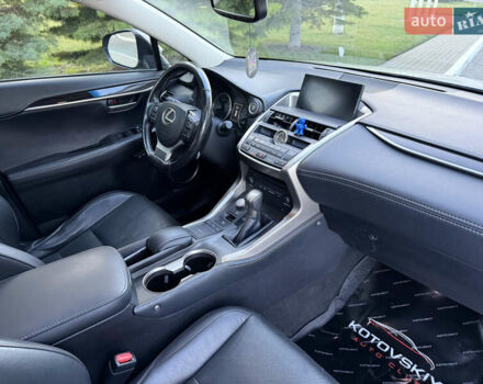 Сірий Лексус НХ, об'ємом двигуна 2 л та пробігом 105 тис. км за 22000 $, фото 12 на Automoto.ua