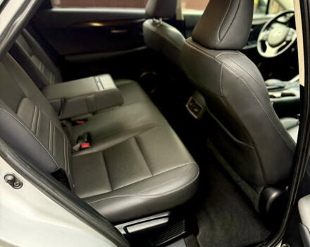 Серый Лексус НХ, объемом двигателя 2 л и пробегом 111 тыс. км за 17900 $, фото 13 на Automoto.ua