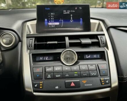 Сірий Лексус НХ, об'ємом двигуна 2 л та пробігом 140 тис. км за 21999 $, фото 24 на Automoto.ua