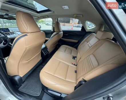 Сірий Лексус НХ, об'ємом двигуна 2 л та пробігом 140 тис. км за 21999 $, фото 17 на Automoto.ua