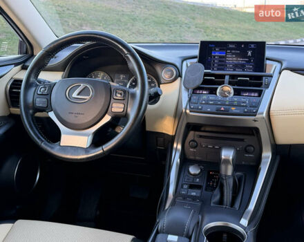Сірий Лексус НХ, об'ємом двигуна 2 л та пробігом 96 тис. км за 22500 $, фото 20 на Automoto.ua