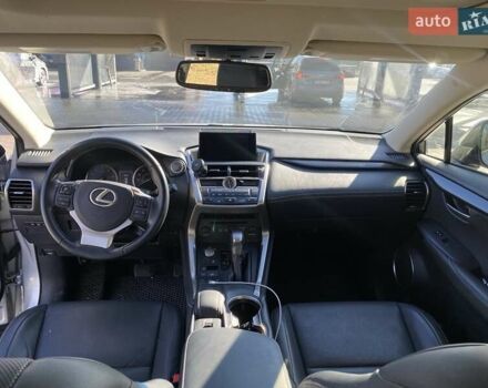 Сірий Лексус НХ, об'ємом двигуна 2 л та пробігом 87 тис. км за 22000 $, фото 16 на Automoto.ua