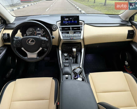 Серый Лексус НХ, объемом двигателя 2 л и пробегом 38 тыс. км за 19999 $, фото 24 на Automoto.ua