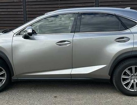 Сірий Лексус НХ, об'ємом двигуна 2 л та пробігом 130 тис. км за 23000 $, фото 2 на Automoto.ua