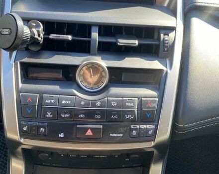 Сірий Лексус НХ, об'ємом двигуна 2 л та пробігом 87 тис. км за 22000 $, фото 14 на Automoto.ua