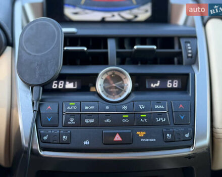 Сірий Лексус НХ, об'ємом двигуна 2 л та пробігом 96 тис. км за 22500 $, фото 16 на Automoto.ua