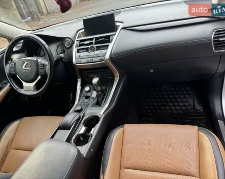 Сірий Лексус НХ, об'ємом двигуна 2 л та пробігом 50 тис. км за 27400 $, фото 2 на Automoto.ua