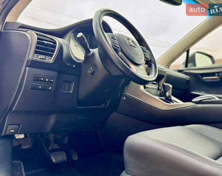 Сірий Лексус НХ, об'ємом двигуна 2 л та пробігом 56 тис. км за 20999 $, фото 41 на Automoto.ua