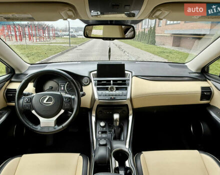 Серый Лексус НХ, объемом двигателя 2 л и пробегом 140 тыс. км за 23500 $, фото 2 на Automoto.ua