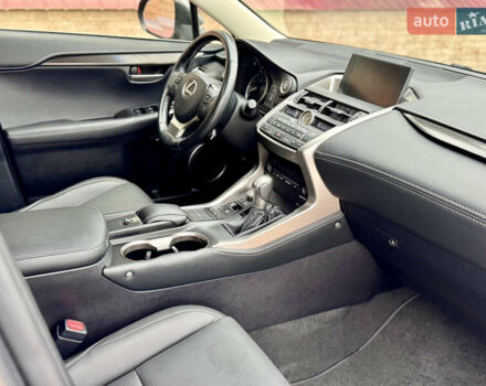 Сірий Лексус НХ, об'ємом двигуна 2 л та пробігом 55 тис. км за 20999 $, фото 67 на Automoto.ua