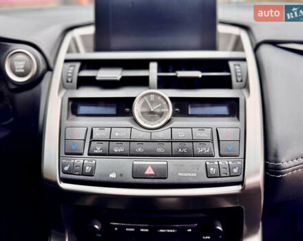 Сірий Лексус НХ, об'ємом двигуна 2 л та пробігом 56 тис. км за 20999 $, фото 71 на Automoto.ua