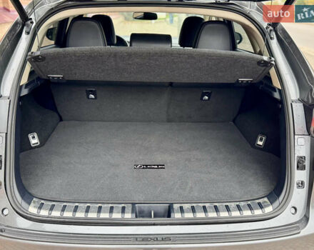 Сірий Лексус НХ, об'ємом двигуна 2 л та пробігом 55 тис. км за 20999 $, фото 54 на Automoto.ua