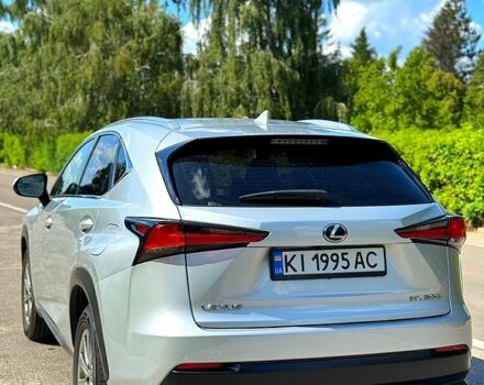 Серый Лексус НХ, объемом двигателя 2 л и пробегом 104 тыс. км за 30000 $, фото 2 на Automoto.ua