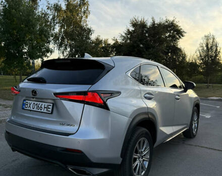 Сірий Лексус НХ, об'ємом двигуна 2 л та пробігом 88 тис. км за 28000 $, фото 5 на Automoto.ua