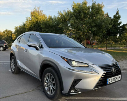 Сірий Лексус НХ, об'ємом двигуна 2 л та пробігом 88 тис. км за 28000 $, фото 6 на Automoto.ua