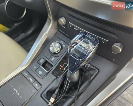 Сірий Лексус НХ, об'ємом двигуна 2 л та пробігом 65 тис. км за 26000 $, фото 9 на Automoto.ua