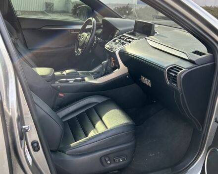 Сірий Лексус НХ, об'ємом двигуна 2 л та пробігом 131 тис. км за 30000 $, фото 13 на Automoto.ua