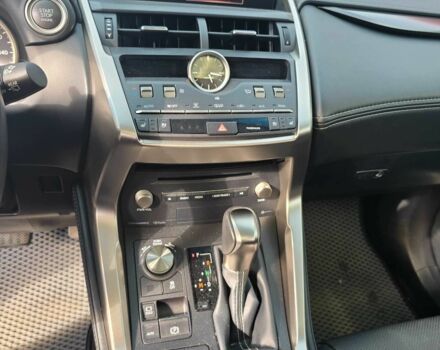 Сірий Лексус НХ, об'ємом двигуна 2 л та пробігом 48 тис. км за 28500 $, фото 5 на Automoto.ua