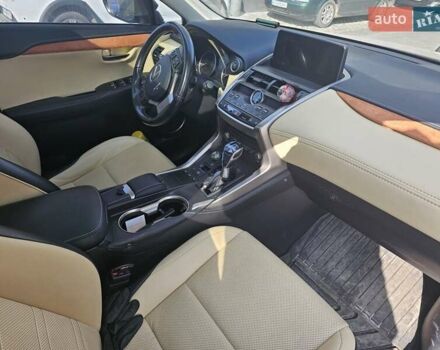 Сірий Лексус НХ, об'ємом двигуна 2 л та пробігом 65 тис. км за 26000 $, фото 2 на Automoto.ua