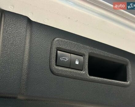 Сірий Лексус НХ, об'ємом двигуна 2.49 л та пробігом 100 тис. км за 32900 $, фото 31 на Automoto.ua