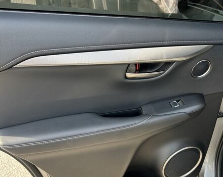 Сірий Лексус НХ, об'ємом двигуна 2 л та пробігом 131 тис. км за 30000 $, фото 10 на Automoto.ua