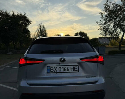 Сірий Лексус НХ, об'ємом двигуна 2 л та пробігом 88 тис. км за 28000 $, фото 4 на Automoto.ua
