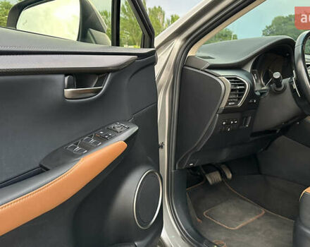 Сірий Лексус НХ, об'ємом двигуна 2 л та пробігом 70 тис. км за 25999 $, фото 19 на Automoto.ua