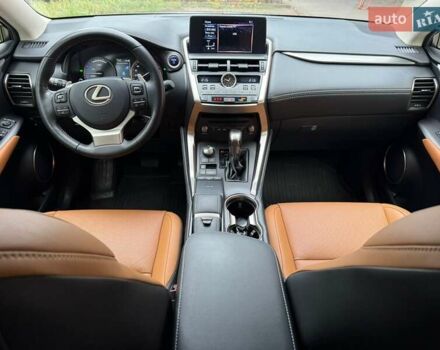 Сірий Лексус НХ, об'ємом двигуна 2.49 л та пробігом 64 тис. км за 35990 $, фото 12 на Automoto.ua