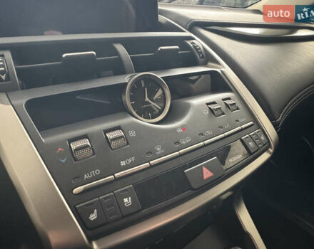 Сірий Лексус НХ, об'ємом двигуна 2 л та пробігом 26 тис. км за 29990 $, фото 15 на Automoto.ua