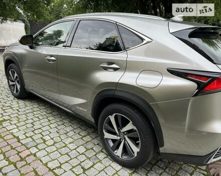 Лексус НХ 2019 в Киеве на Automoto.ua Серый Лексус НХ, объемом двигателя 2.5 л и пробегом 80 тыс. км за 38000 $, фото 2 на Automoto.ua