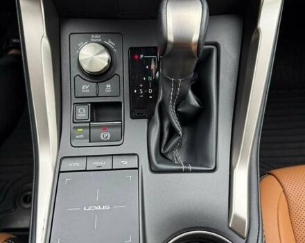 Сірий Лексус НХ, об'ємом двигуна 2.49 л та пробігом 64 тис. км за 35990 $, фото 2 на Automoto.ua