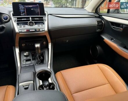 Сірий Лексус НХ, об'ємом двигуна 2.49 л та пробігом 64 тис. км за 35990 $, фото 9 на Automoto.ua