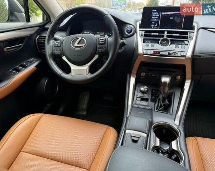 Сірий Лексус НХ, об'ємом двигуна 2.49 л та пробігом 64 тис. км за 35990 $, фото 5 на Automoto.ua
