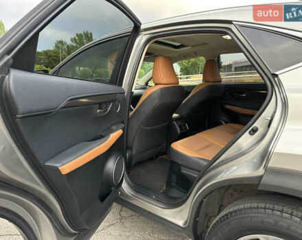 Сірий Лексус НХ, об'ємом двигуна 2 л та пробігом 70 тис. км за 25999 $, фото 24 на Automoto.ua