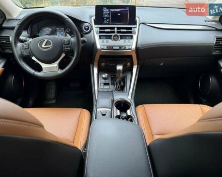 Сірий Лексус НХ, об'ємом двигуна 2.49 л та пробігом 64 тис. км за 35990 $, фото 14 на Automoto.ua