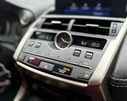 Серый Лексус НХ, объемом двигателя 0 л и пробегом 43 тыс. км за 23700 $, фото 7 на Automoto.ua