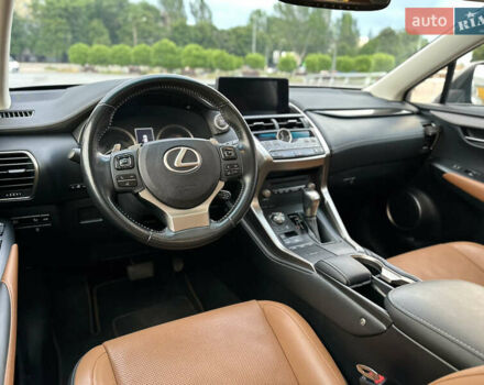 Сірий Лексус НХ, об'ємом двигуна 2 л та пробігом 70 тис. км за 25999 $, фото 22 на Automoto.ua