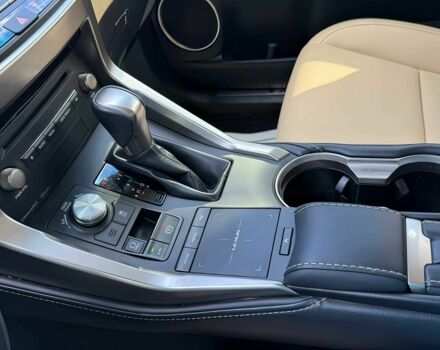 Серый Лексус НХ, объемом двигателя 2 л и пробегом 41 тыс. км за 14500 $, фото 9 на Automoto.ua