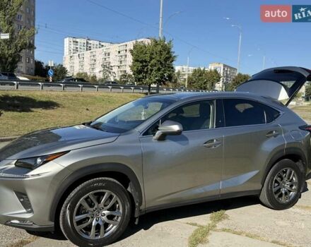 Серый Лексус НХ, объемом двигателя 2 л и пробегом 66 тыс. км за 35500 $, фото 3 на Automoto.ua