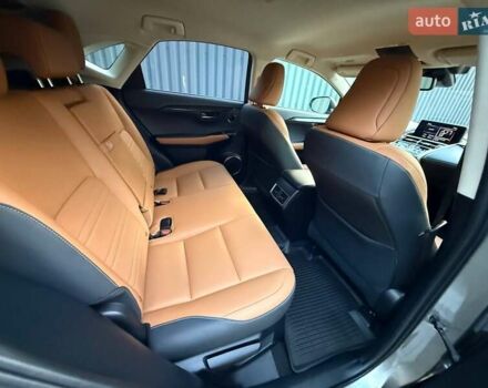 Серый Лексус НХ, объемом двигателя 2 л и пробегом 35 тыс. км за 24999 $, фото 24 на Automoto.ua