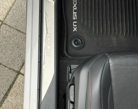 Сірий Лексус НХ, об'ємом двигуна 2 л та пробігом 35 тис. км за 29900 $, фото 12 на Automoto.ua