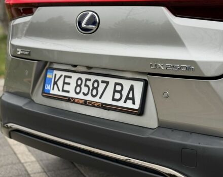 Сірий Лексус НХ, об'ємом двигуна 2 л та пробігом 35 тис. км за 29900 $, фото 5 на Automoto.ua