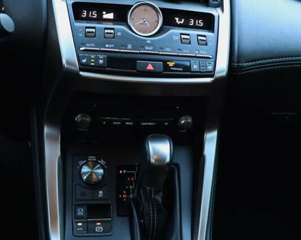 Сірий Лексус НХ, об'ємом двигуна 2 л та пробігом 61 тис. км за 35555 $, фото 28 на Automoto.ua