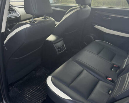 Сірий Лексус НХ, об'ємом двигуна 1.99 л та пробігом 100 тис. км за 38000 $, фото 4 на Automoto.ua