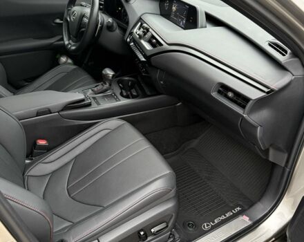 Сірий Лексус НХ, об'ємом двигуна 2 л та пробігом 35 тис. км за 29900 $, фото 20 на Automoto.ua